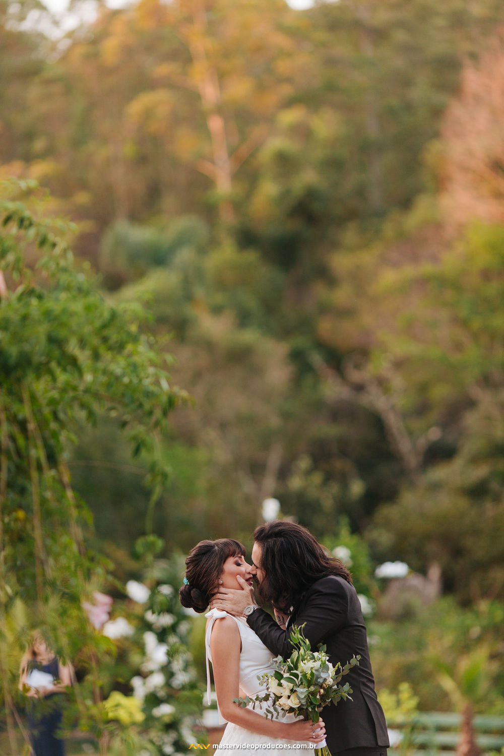 Becky e Regis | Casamento de conto de fadas na Fazenda Dona Inês com decoração Flor Brasileira