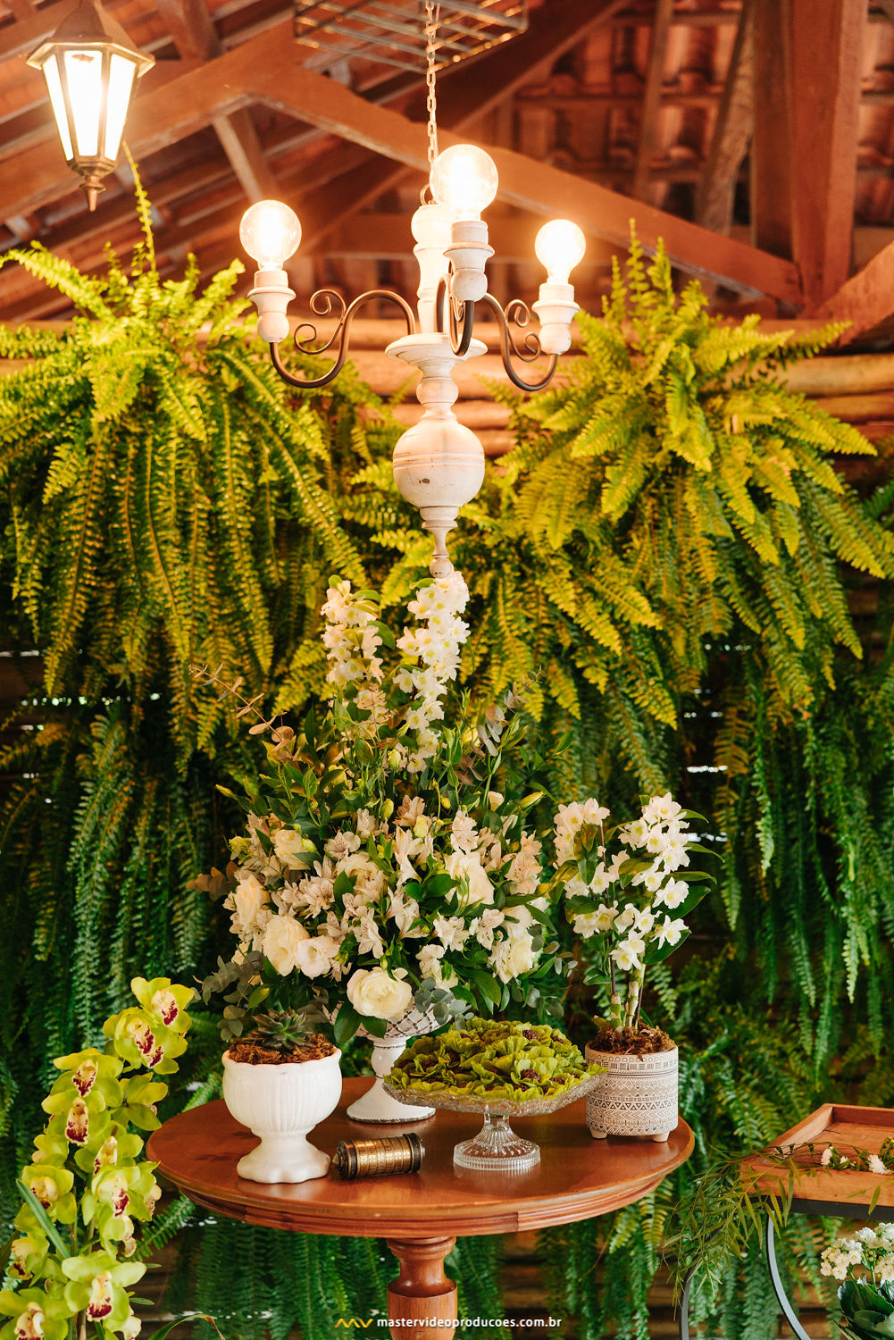 Becky e Regis | Casamento de conto de fadas na Fazenda Dona Inês com decoração Flor Brasileira