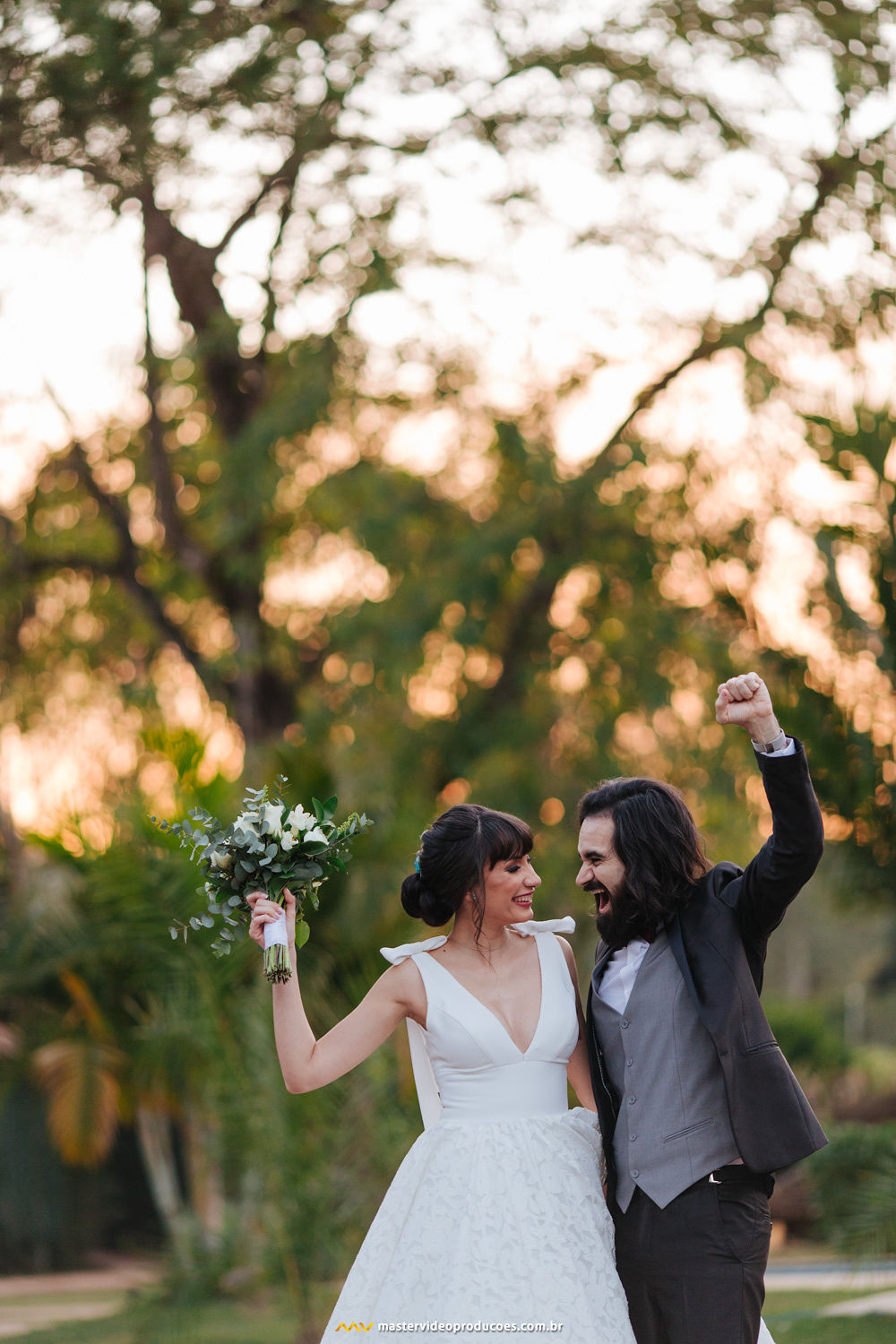 Becky e Regis | Casamento de conto de fadas na Fazenda Dona Inês com decoração Flor Brasileira