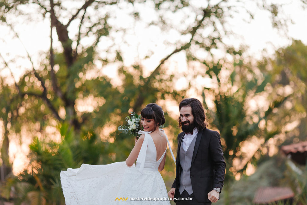 Becky e Regis | Casamento de conto de fadas na Fazenda Dona Inês com decoração Flor Brasileira