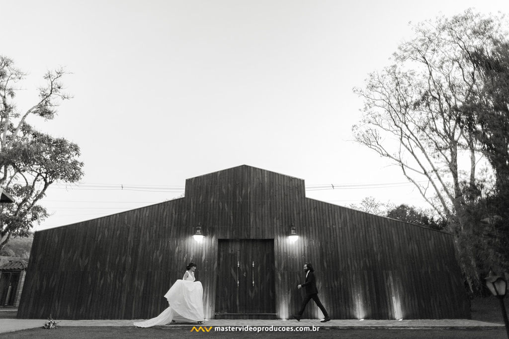 Becky e Regis | Casamento de conto de fadas na Fazenda Dona Inês com decoração Flor Brasileira