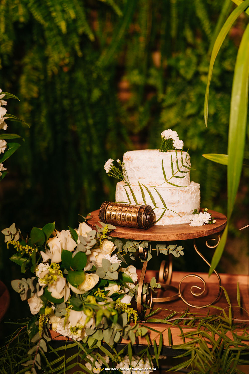 Becky e Regis | Casamento de conto de fadas na Fazenda Dona Inês com decoração Flor Brasileira