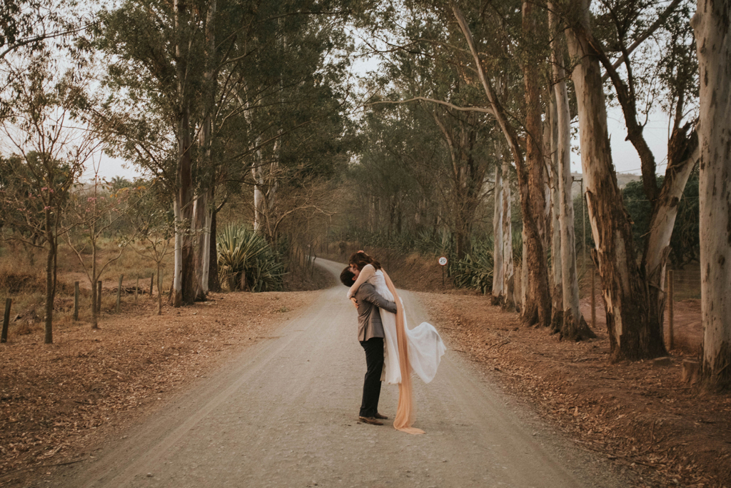 Ana e Davi | Casamento leve e divertido na fazenda com vestido de noiva Helen Salles