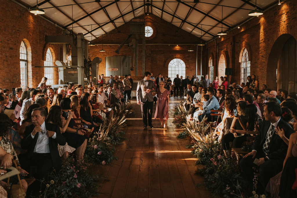 Ana e Davi | Casamento leve e divertido na fazenda com vestido de noiva Helen Salles