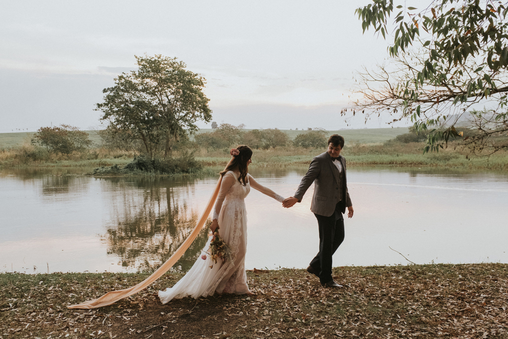 Ana e Davi | Casamento leve e divertido na fazenda com vestido de noiva Helen Salles