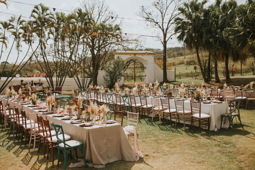 Ana e Davi | Casamento leve e divertido na fazenda com vestido de noiva Helen Salles