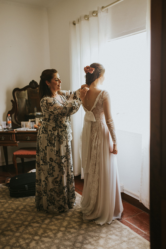 Ana e Davi | Casamento leve e divertido na fazenda com vestido de noiva Helen Salles