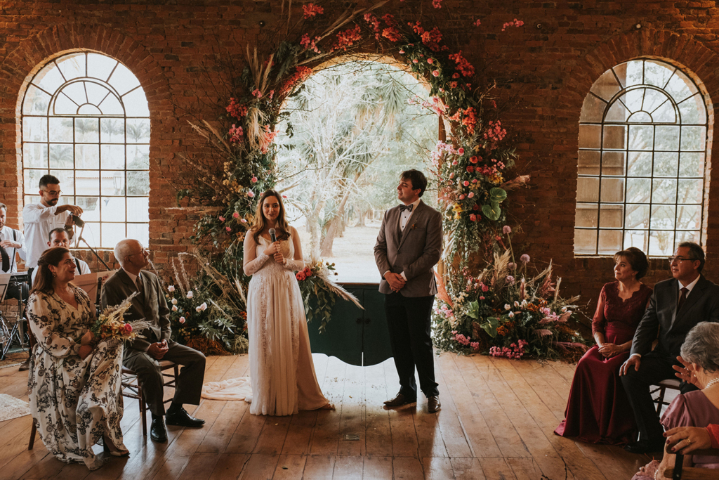 Ana e Davi | Casamento leve e divertido na fazenda com vestido de noiva Helen Salles