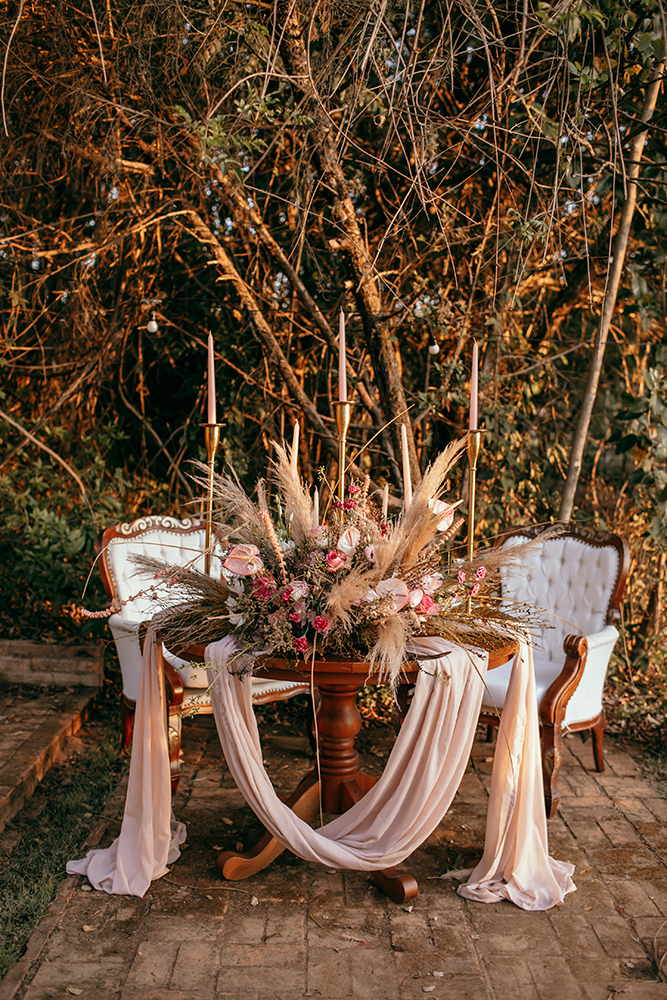 Amanda e Bruno | Elopement wedding boho ao ar livre com decoração de Emmanuel Nogueira