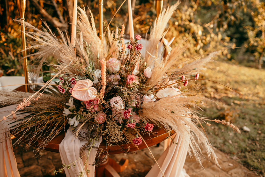 Amanda e Bruno | Elopement wedding boho ao ar livre com decoração de Emmanuel Nogueira