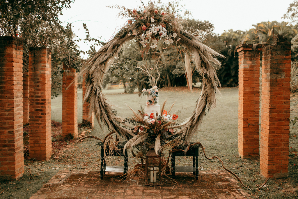 Amanda e Bruno | Elopement wedding boho ao ar livre com decoração de Emmanuel Nogueira