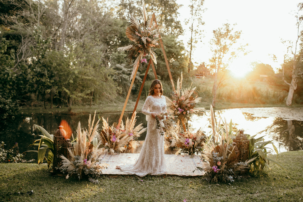 Amanda e Bruno | Elopement wedding boho ao ar livre com decoração de Emmanuel Nogueira