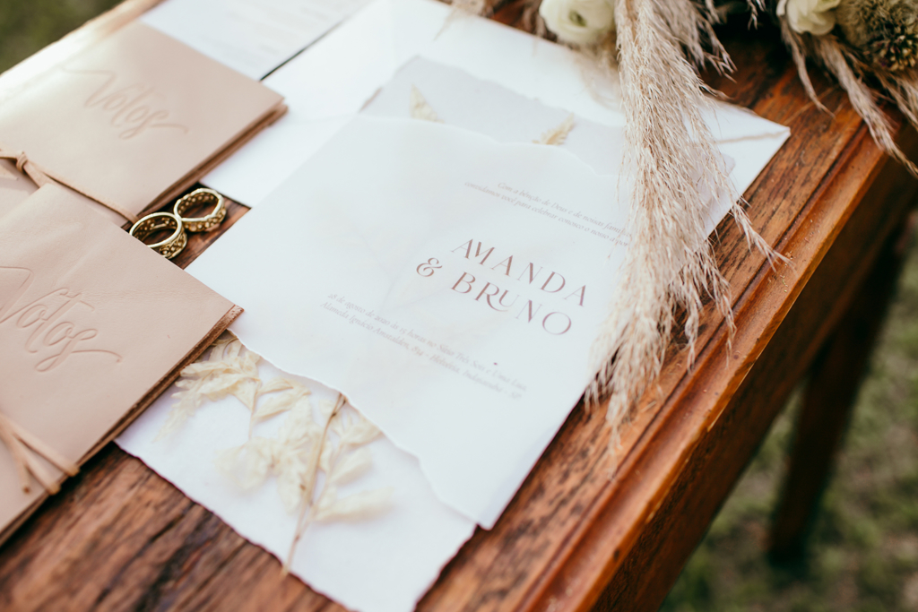 Amanda e Bruno | Elopement wedding boho ao ar livre com decoração de Emmanuel Nogueira