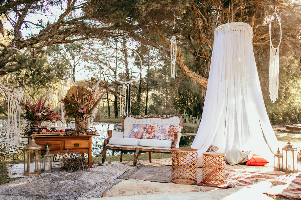 Amanda e Bruno | Elopement wedding boho ao ar livre com decoração de Emmanuel Nogueira