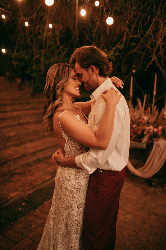 Amanda e Bruno | Elopement wedding boho ao ar livre com decoração de Emmanuel Nogueira