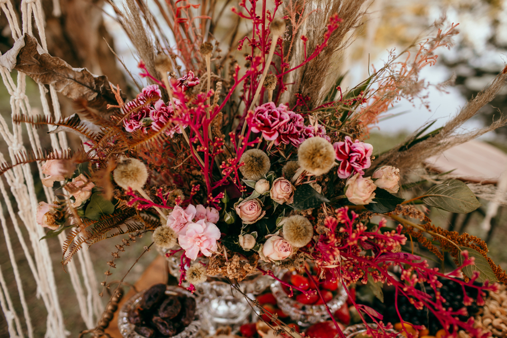 Amanda e Bruno | Elopement wedding boho ao ar livre com decoração de Emmanuel Nogueira