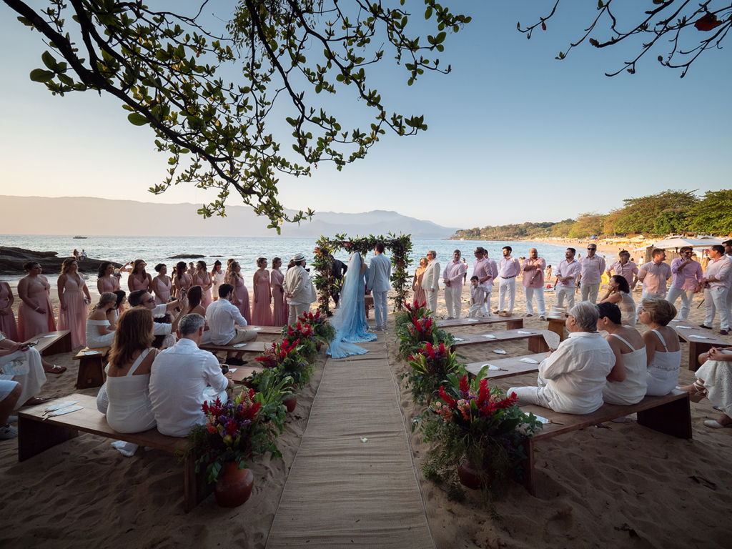 Noelle e Rodrigo | Casamento pé na areia em Ilhabela