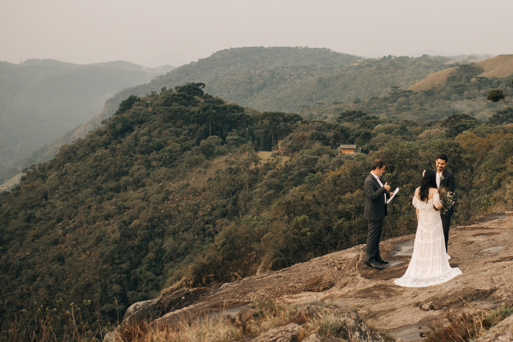 Deb e Leo | Elopement Wedding na Pedra do Baú por Eu Caso Vocês