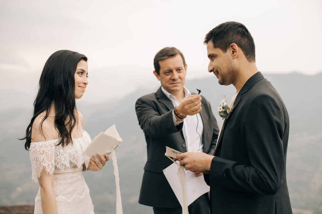 Deb e Leo | Elopement Wedding na Pedra do Baú por Eu Caso Vocês