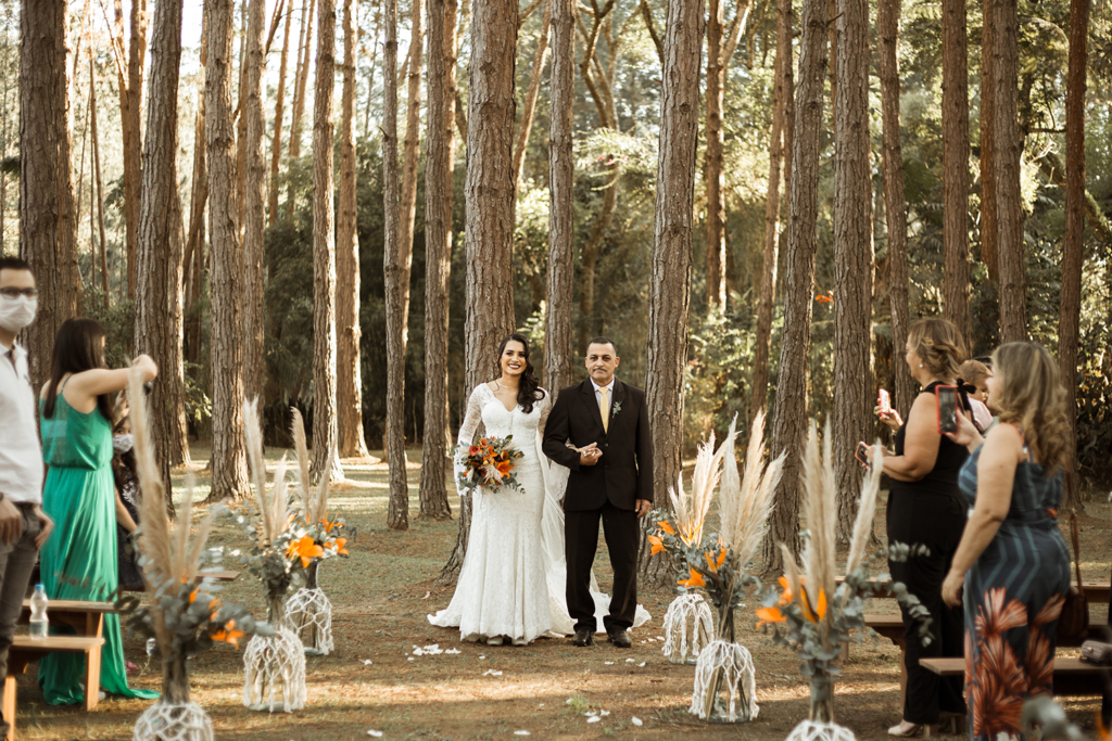 Bianca e Lucas | Casamento boho com paleta coral por Flor Brasileira