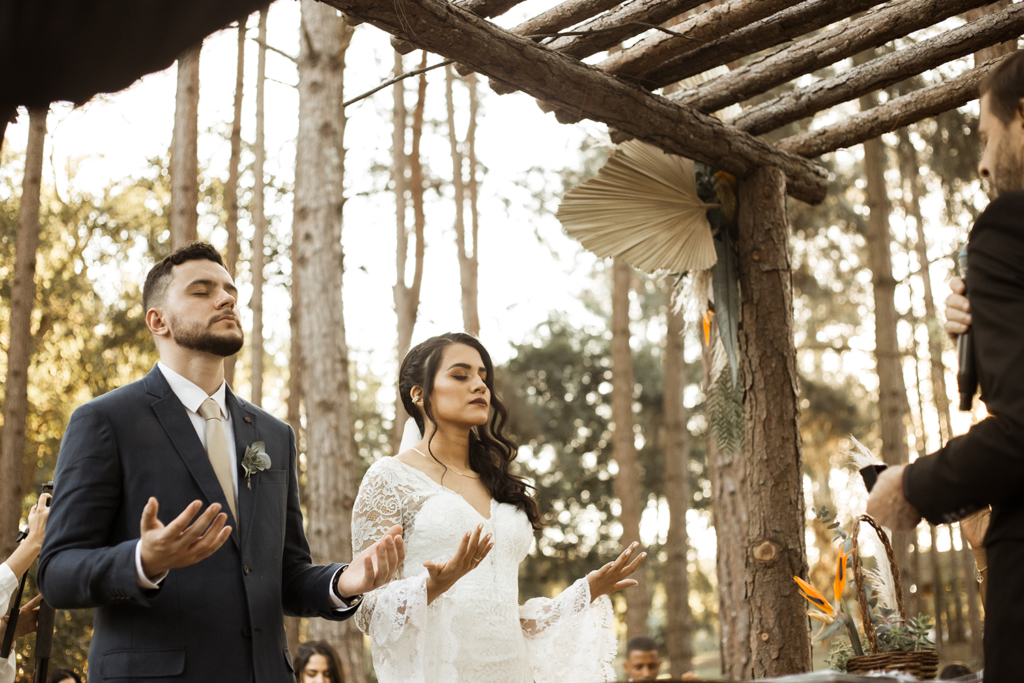 Bianca e Lucas | Casamento boho com paleta coral por Flor Brasileira