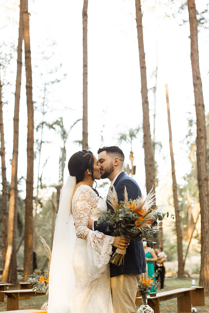 Bianca e Lucas | Casamento boho com paleta coral por Flor Brasileira