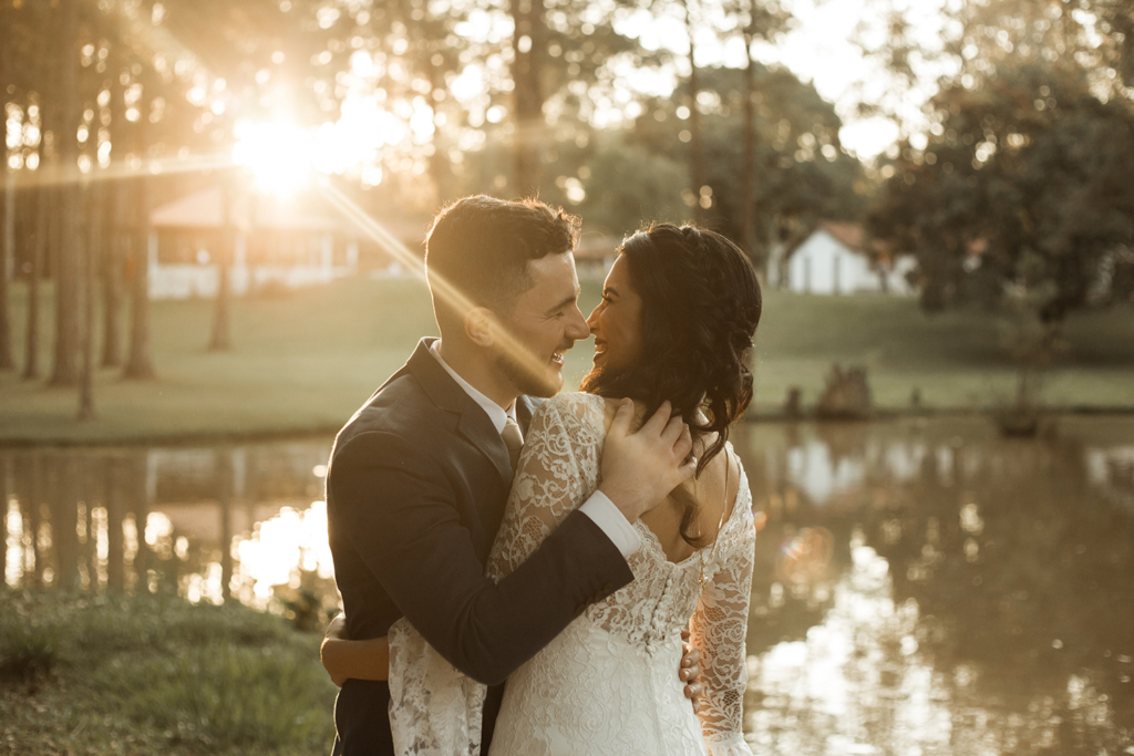 Bianca e Lucas | Casamento boho com paleta coral por Flor Brasileira