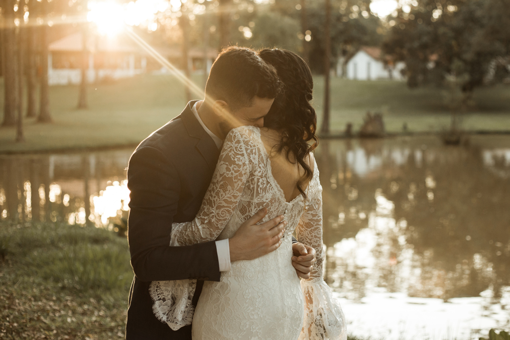 Bianca e Lucas | Casamento boho com paleta coral por Flor Brasileira