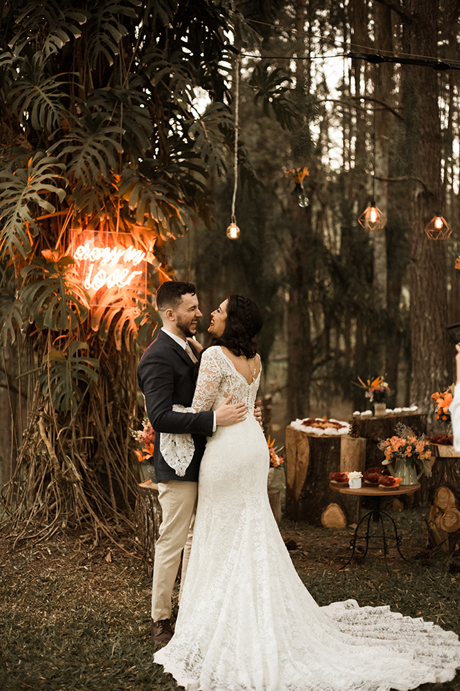 Bianca e Lucas | Casamento boho com paleta coral por Flor Brasileira