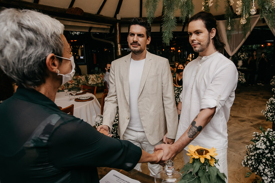 Lucas e Guilherme | Mini wedding com chuva e muito amor