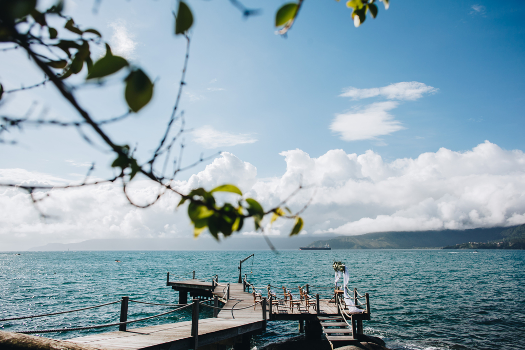 Débora e Jorge | Casamento no píer em Ilhabela, por Sereiamor