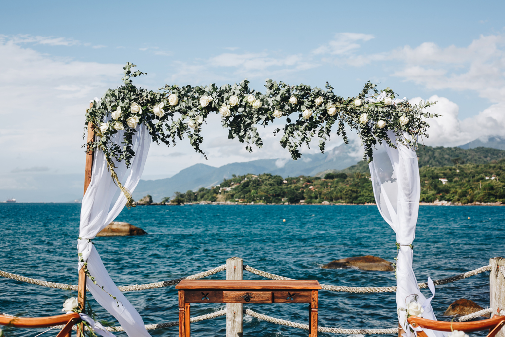 Débora e Jorge | Casamento no píer em Ilhabela, por Sereiamor