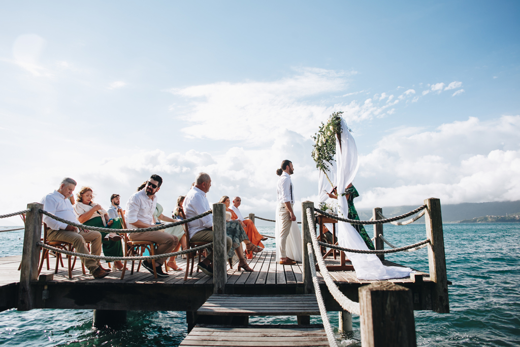 Débora e Jorge | Casamento no píer em Ilhabela, por Sereiamor