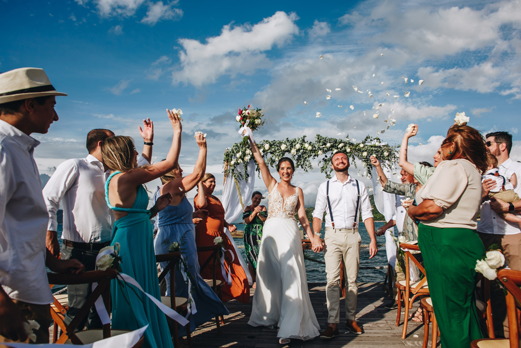 Débora e Jorge | Casamento no píer em Ilhabela, por Sereiamor