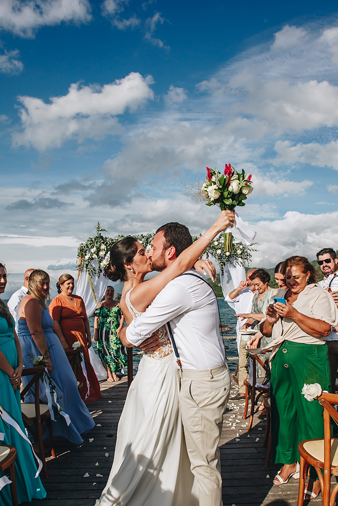 Débora e Jorge | Casamento no píer em Ilhabela, por Sereiamor