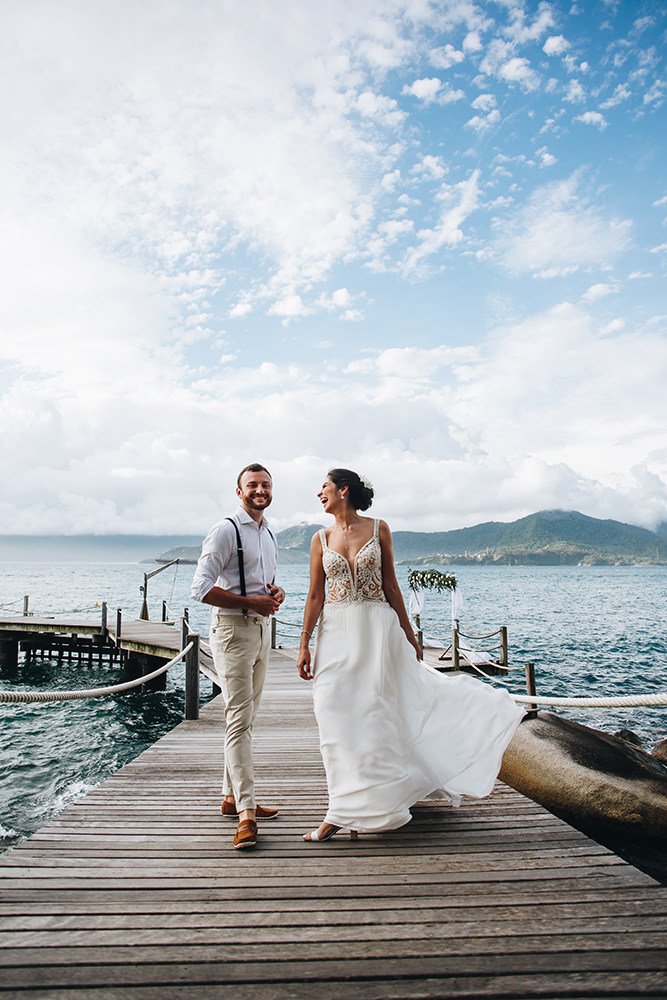 Débora e Jorge | Casamento no píer em Ilhabela, por Sereiamor