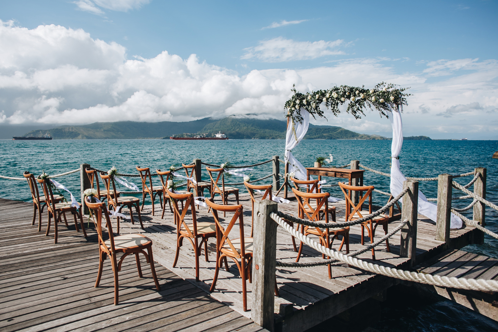 Débora e Jorge | Casamento no píer em Ilhabela, por Sereiamor