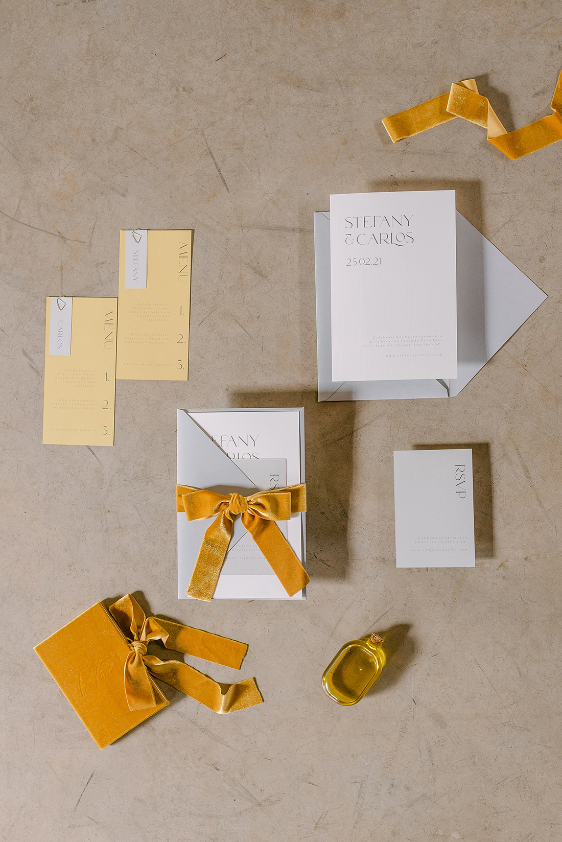 Editorial Yellow & Gray Noiva Ansiosa - Pantone 2021 - Amarelo e Cinza - Papelaria por Estudio Pinus