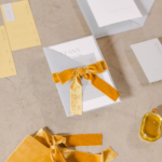 Editorial Yellow & Gray Noiva Ansiosa - Pantone 2021 - Amarelo e Cinza - Papelaria por Estudio Pinus