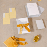 Editorial Yellow & Gray Noiva Ansiosa - Pantone 2021 - Estudio Pinus