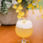 Editorial Yellow & Gray Noiva Ansiosa - Pantone 2021 - Wix Bartenders