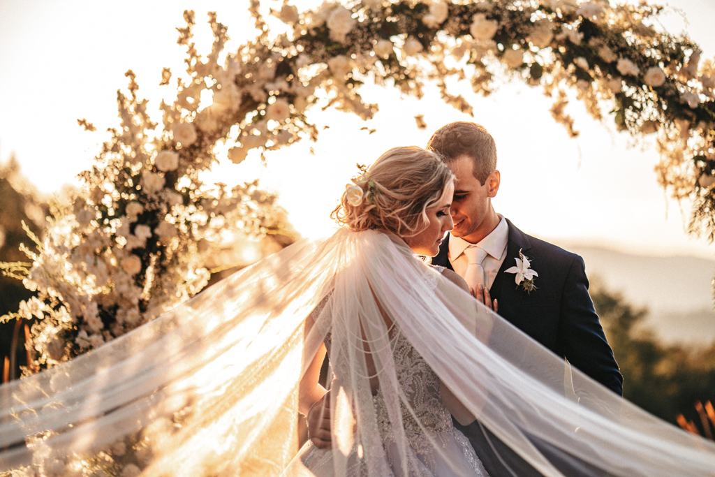 Giovana e Leandro | Casamento emocionante no Quinta da Cantareira - Beleza da noiva por Grazi Almeida