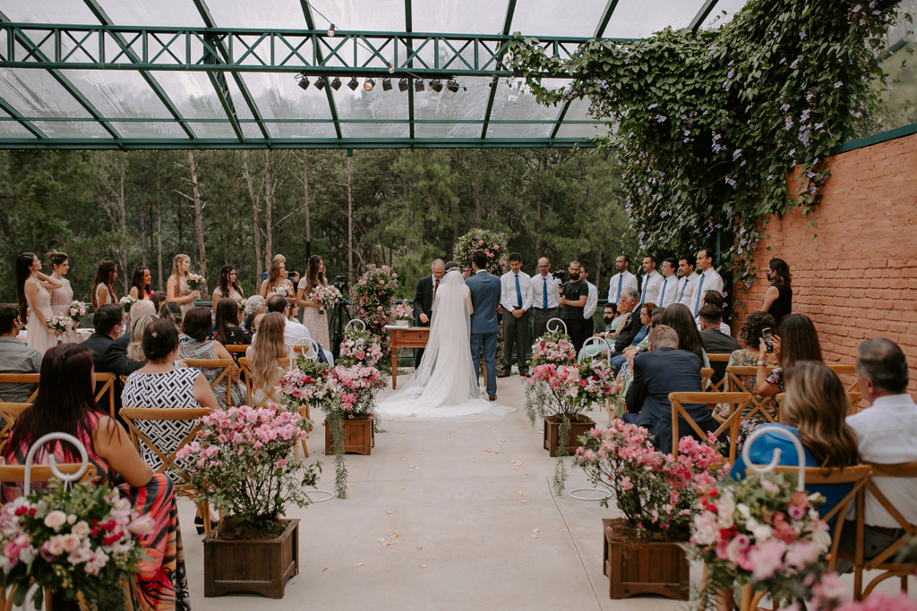 Kelly e João Henklain | Casamento romântico com tons de rosa