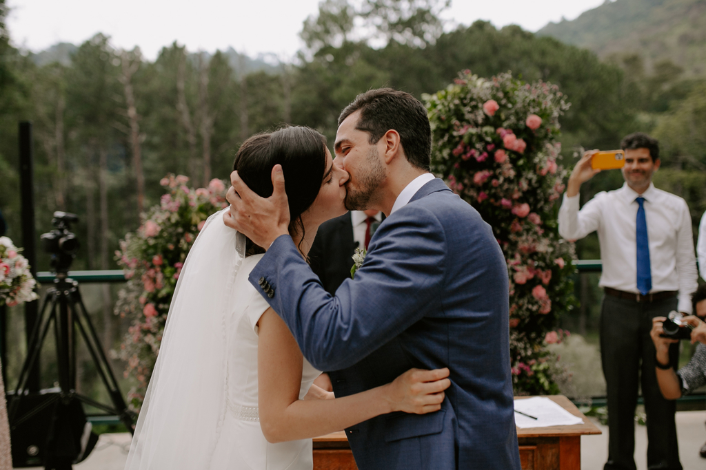 Kelly e João Henklain | Casamento romântico com tons de rosa