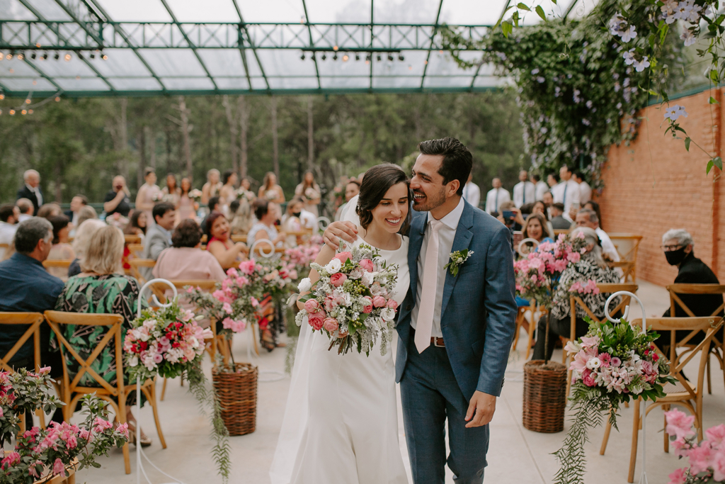 Kelly e João Henklain | Casamento romântico com tons de rosa