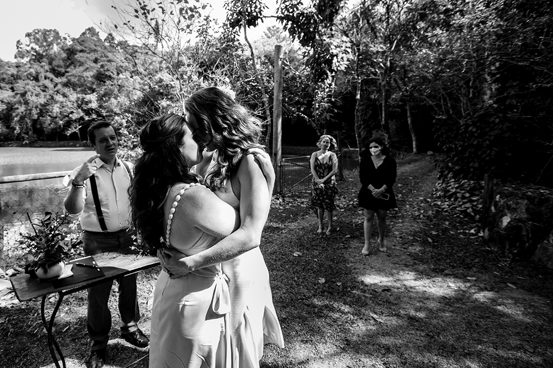 Daniele e Tomiris | Mini wedding vibrante ao ar livre