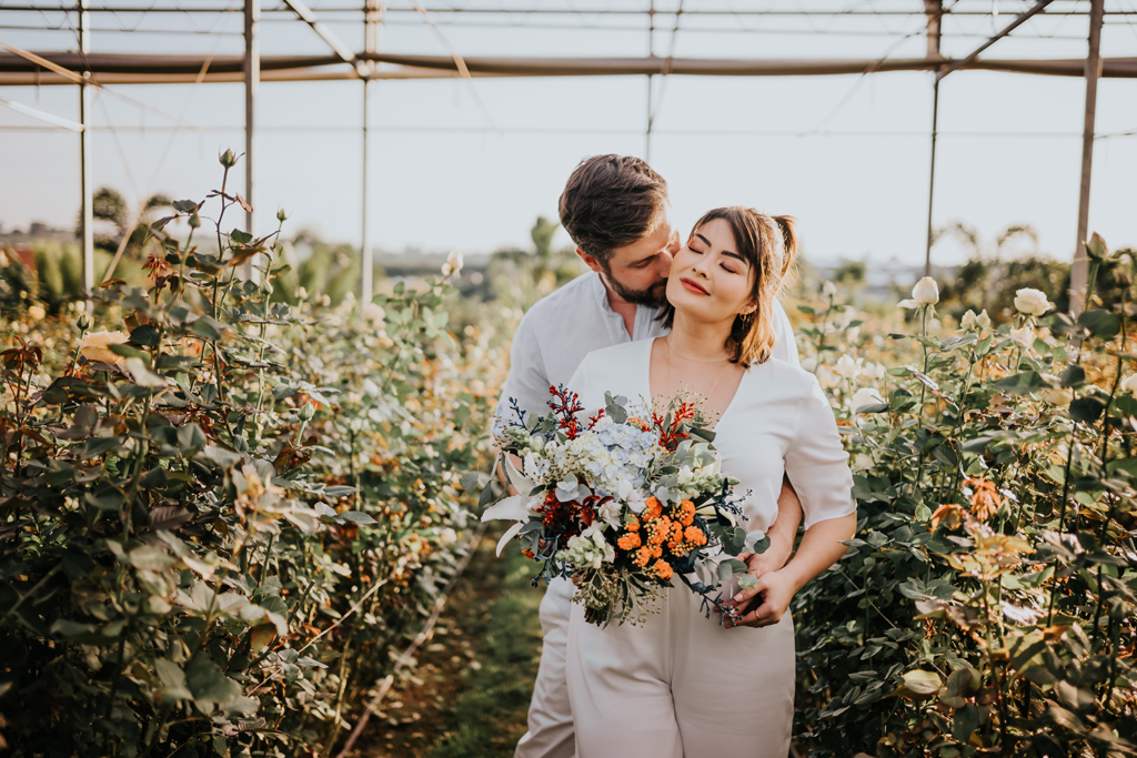 Joyce Kitamura e Victor | Pré wedding em Holambra por Amora Photo e Film