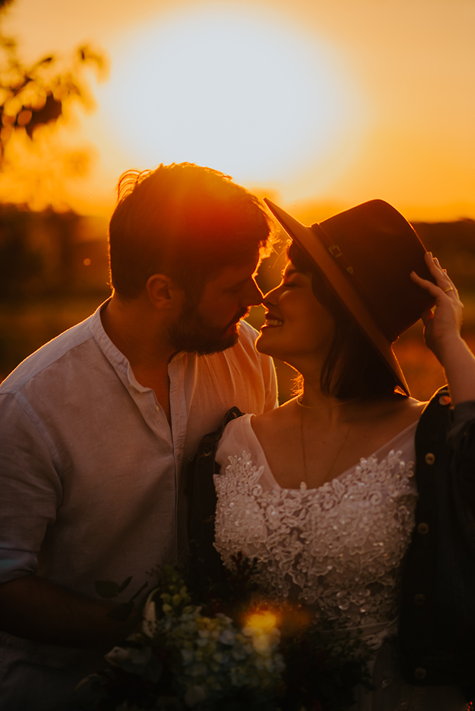 Joyce Kitamura e Victor | Pré wedding em Holambra por Amora Photo e Film