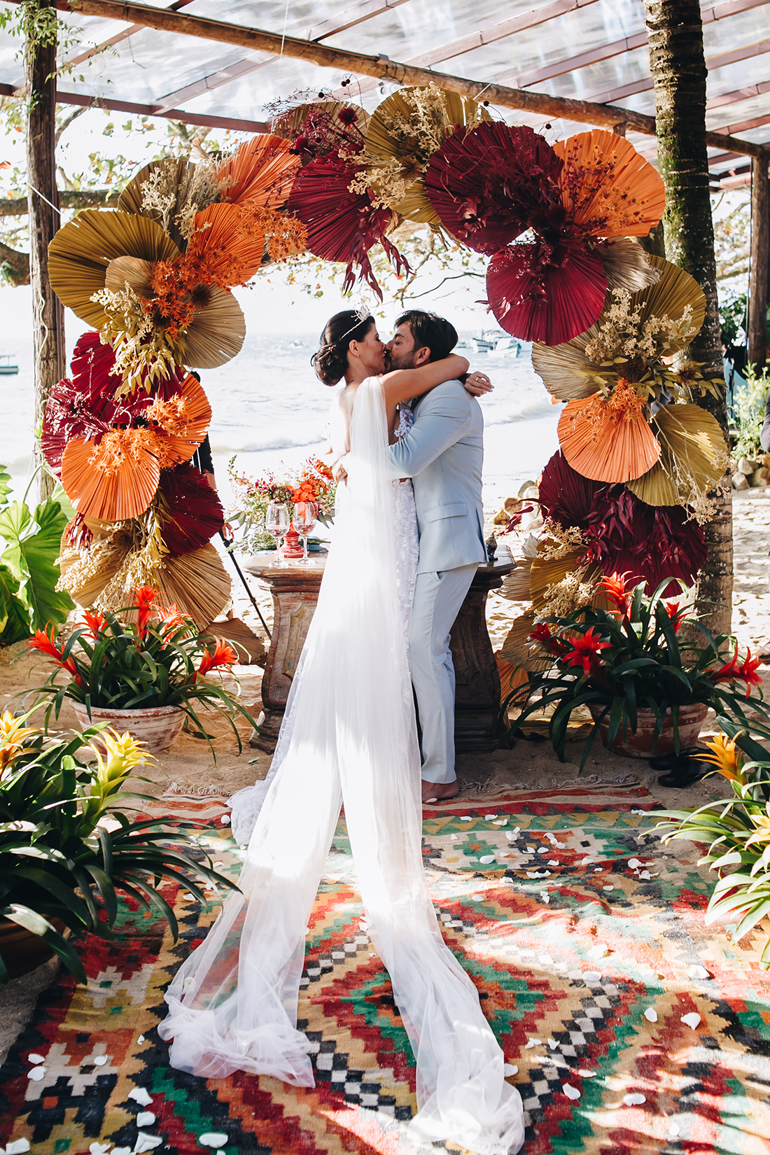 Fabi e Paulo | Casamento com vista para o mar, por Sereiamor