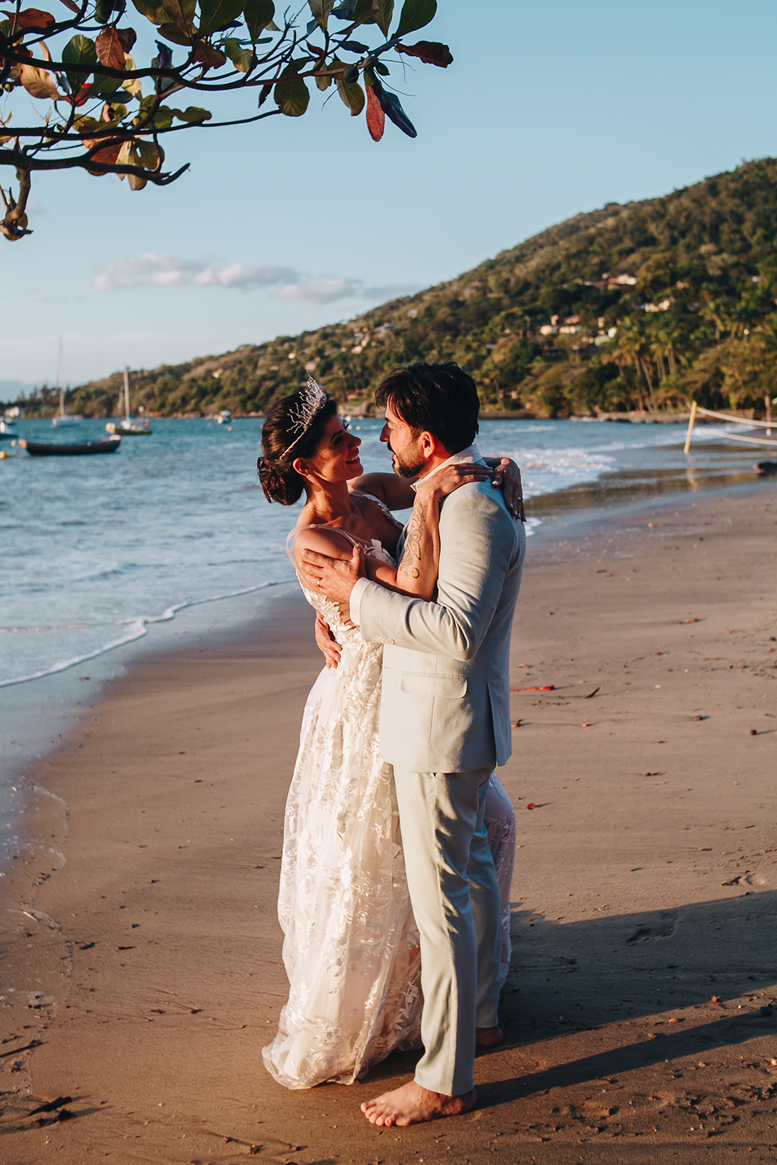 Fabi e Paulo | Casamento com vista para o mar, por Sereiamor